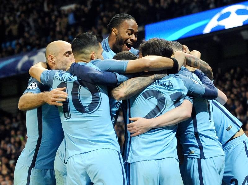 Jugadores del Manchester  City en festejo de gol