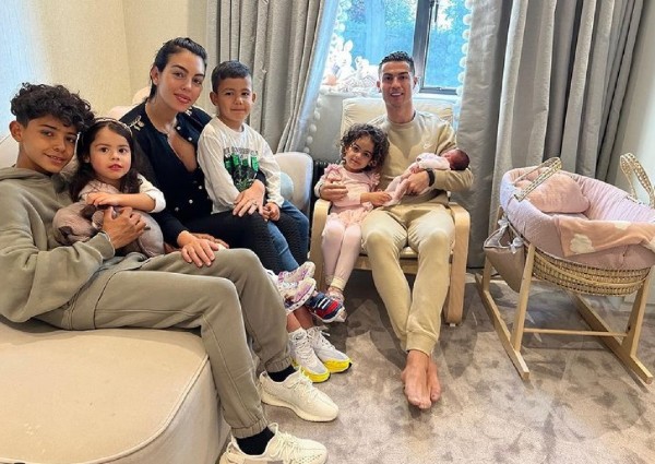 Familia de Cristiano Ronaldo y Georgina Rodríguez