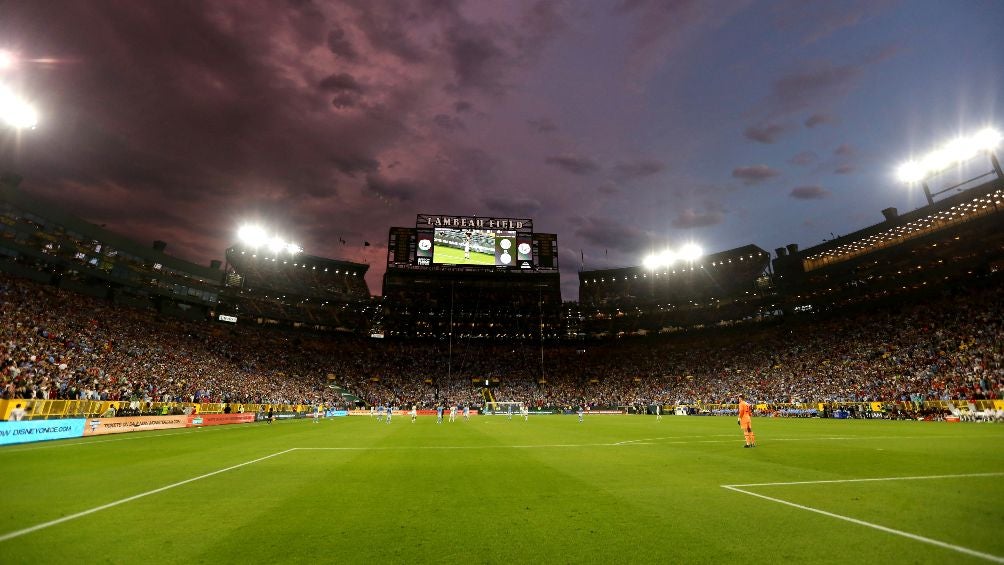 La pirotecnia y bengalas están prohibidas dentro de los estadios