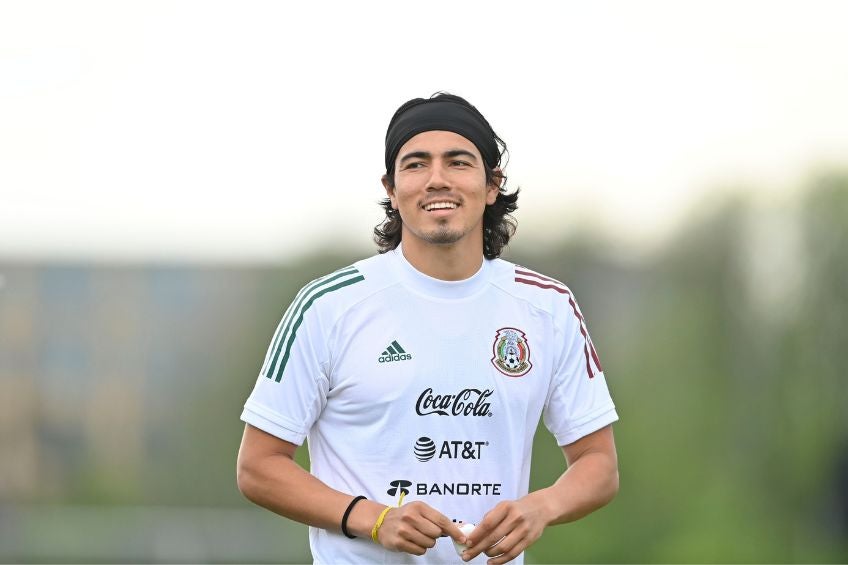 Erick Gutiérrez entrenando con la Selección Mexicana