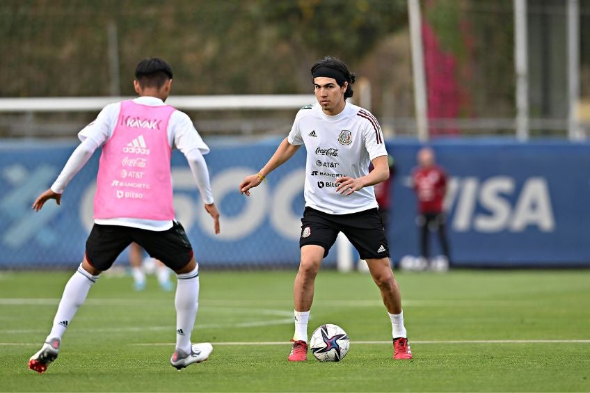 Erick Gutiérrez entrenando con la Selección Mexicana