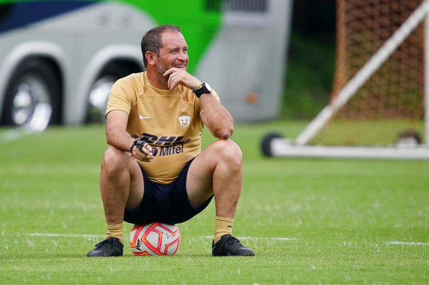 Andrés Lillini entrenando a Pumas