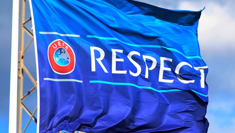 Bandera de la UEFA a favor del reseto