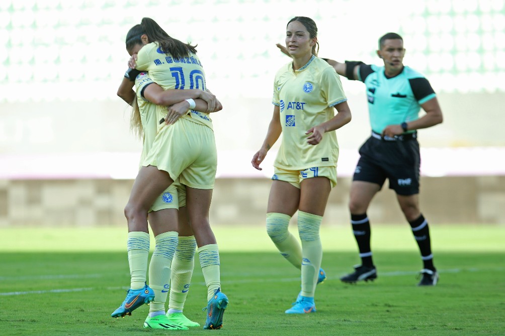 Alison González festeja su gol
