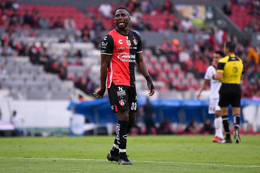 Julián Quiñones en un partido de Atlas