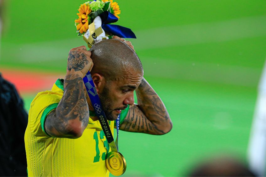 Dani Alves tras ganar la medalla de oro en Tokio 2020