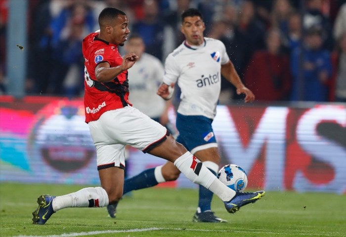 Luis Suarez en acción con Nacional