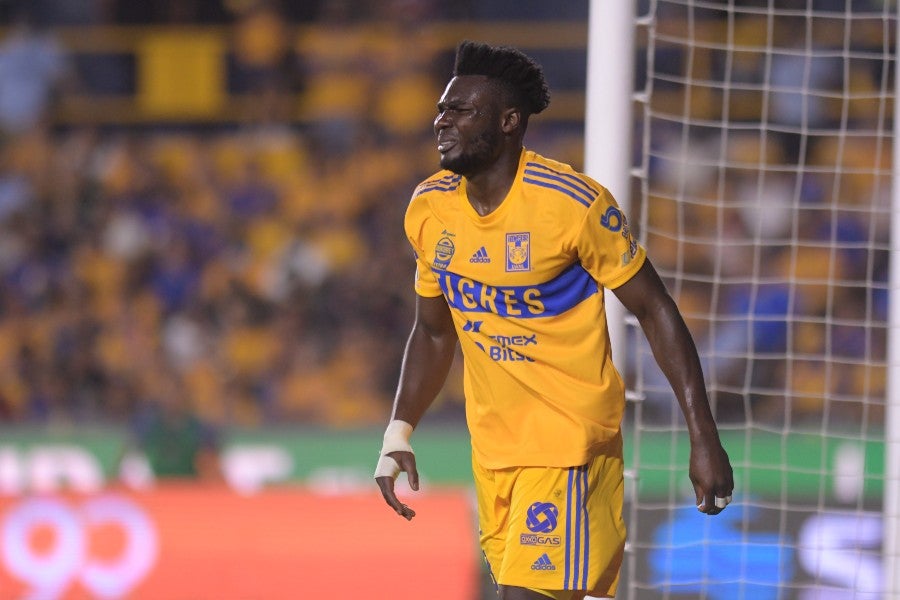 Jordy Caicedo durante un partido con Tigres