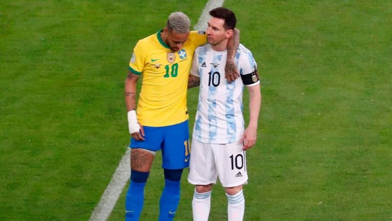 Neymar y Lionel Messi en juego entre Brasil y Argentina