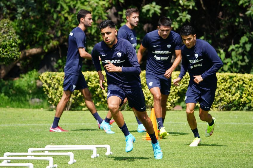 Jugadores de Pumas durante un entrenamiento