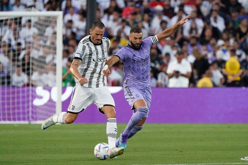 Bonucci despeja el esférico