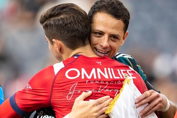 Javier Hernández y el Cone Brizuela 