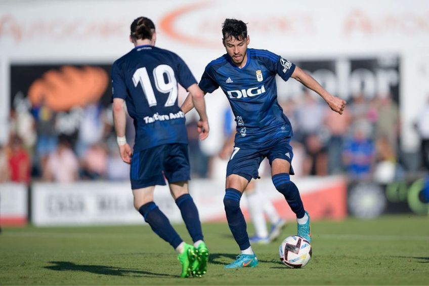 Daniel Aceves y Marcelo Flores durante un partido del Real Oviedo