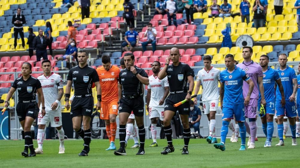 Cuerpo arbitral previo al Cruz Azul vs Toluca