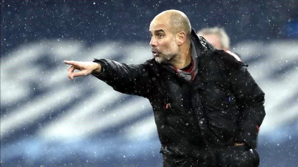 Guardiola en un encuentro con el City