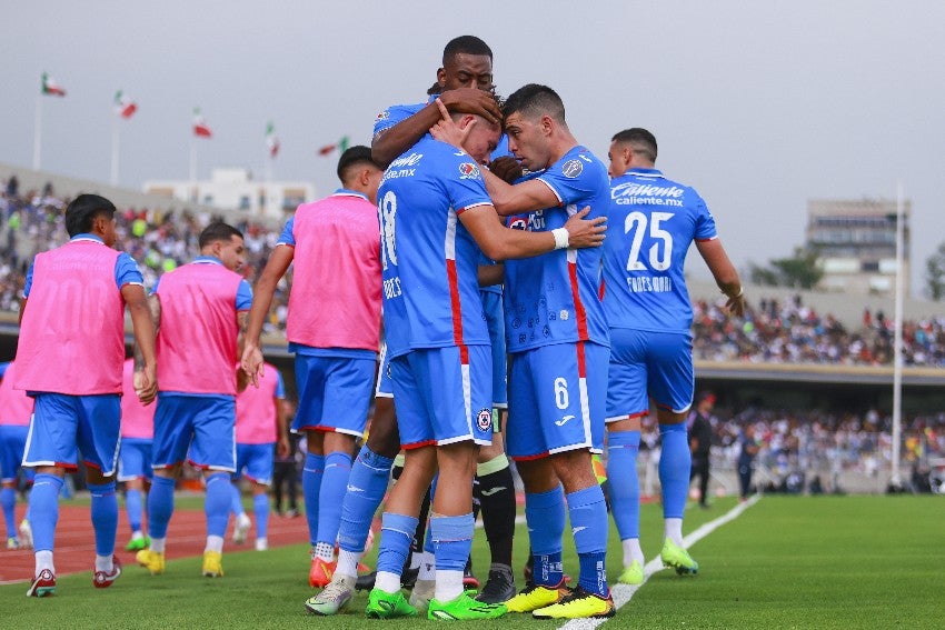 Cruz Azul en celebración de gol 