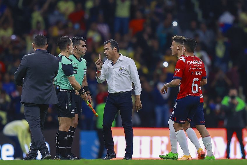 Ricardo Cadena tras un partido de Chivas