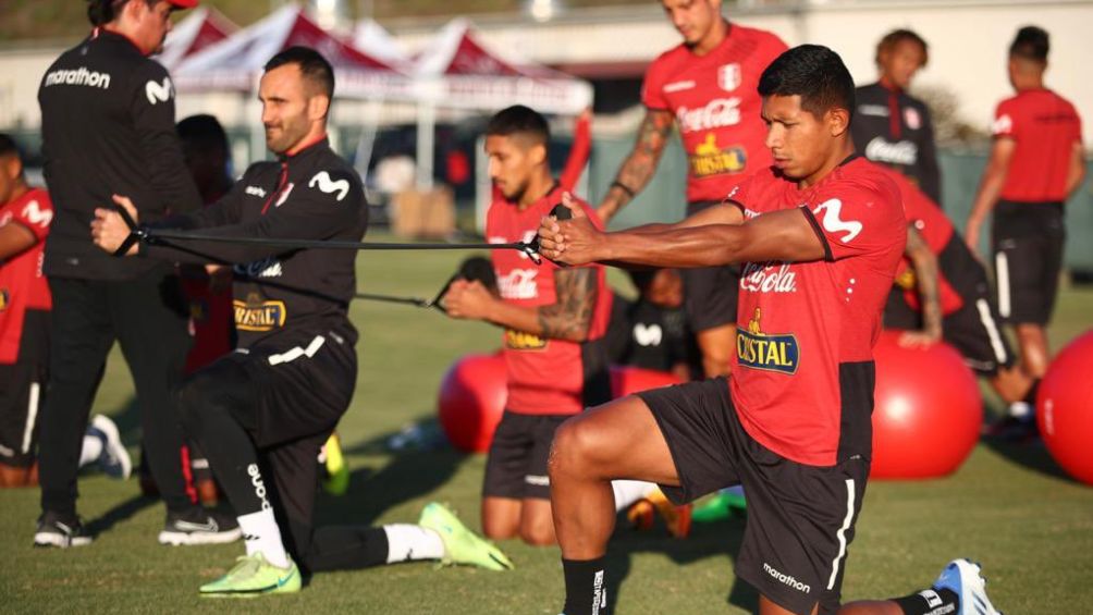 Los jugadores peruanos en el entrenamiento diario
