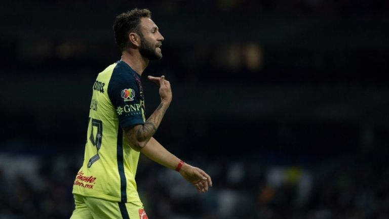 Layún en partido con el América