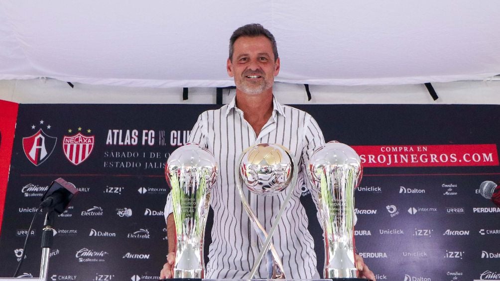 Diego Cocca dejó tres trofeos en las vitrinas del Atlas