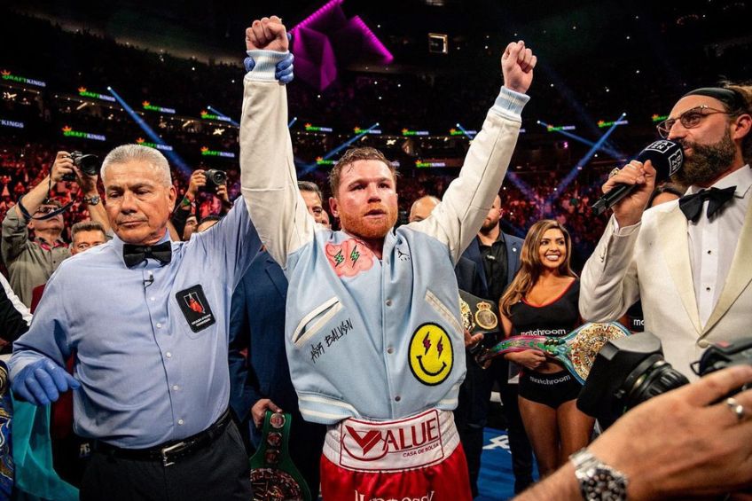 Canelo Álvarez tras ganar una pelea