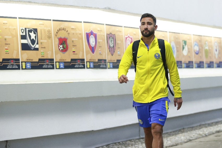 Luis Fuentes previo a un partido de América