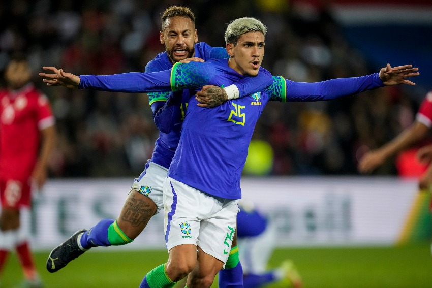 Neymar en el partido de Brasil vs Túnez