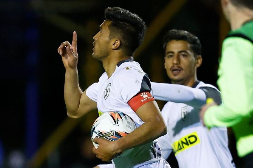 Ulises Dávila festejando un gol