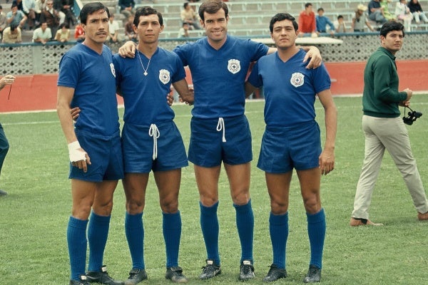 Junto a la escuadra de Cruz Azul