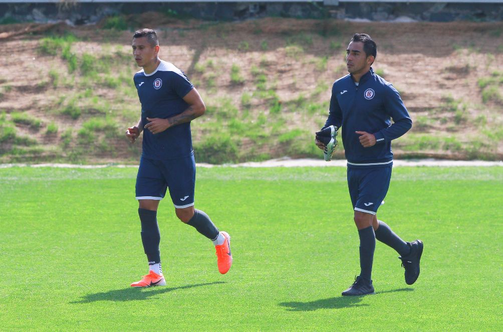 Rafa Baca y Cata Domínguez en entrenamiento con Cruz Azul