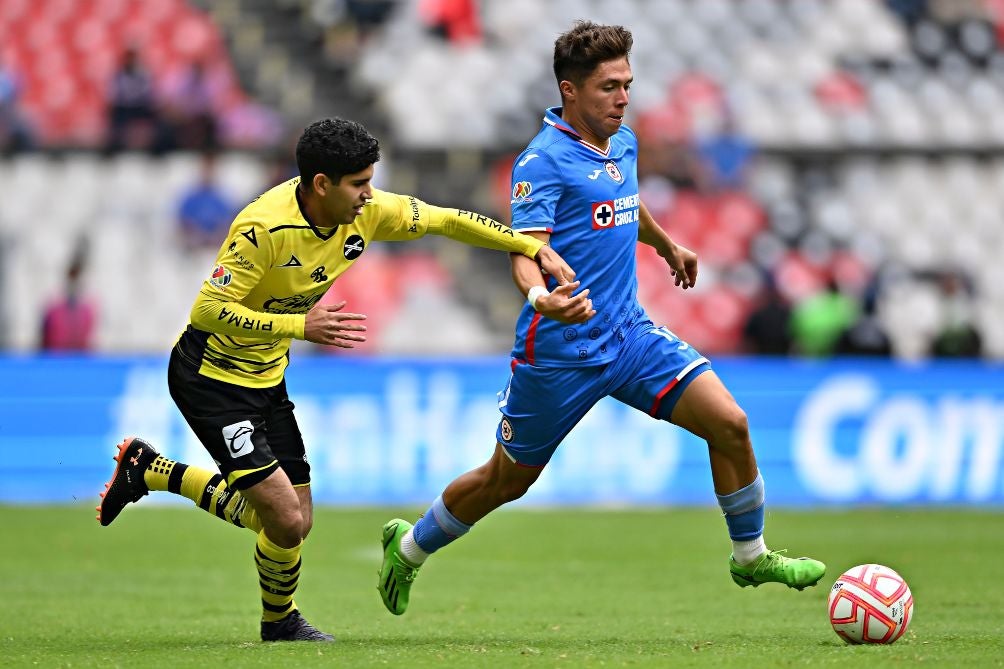 Rodrigo Huescas, volante de Cruz Azul