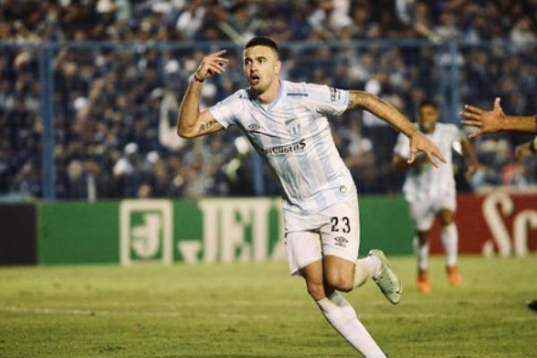 Carrera juega en el Atlético Tucumán