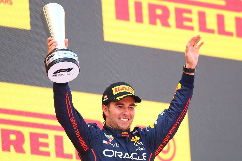 Checo Pérez cedió el primer lugar a Verstappen y quedó segundo