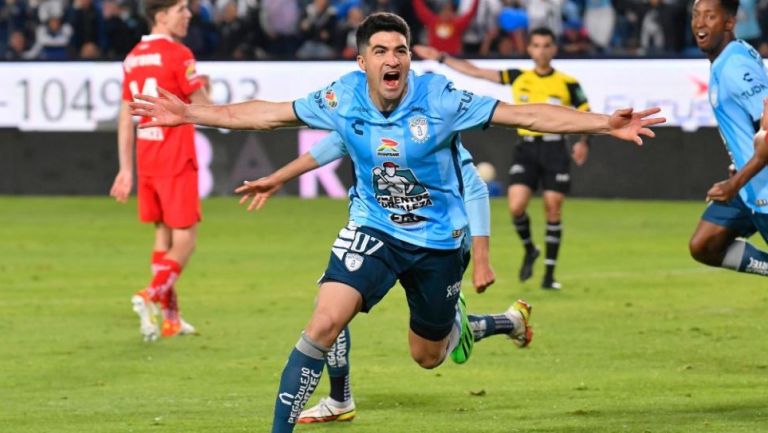 Nico Ibáñez celebra con Pachuca