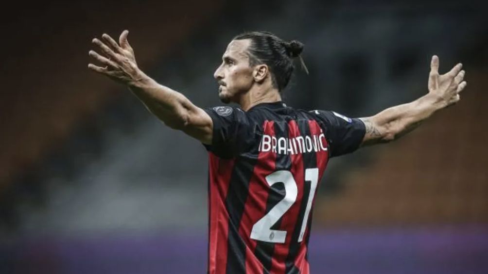 Zlatan Ibrahimovic celebra gol con el AC Milan