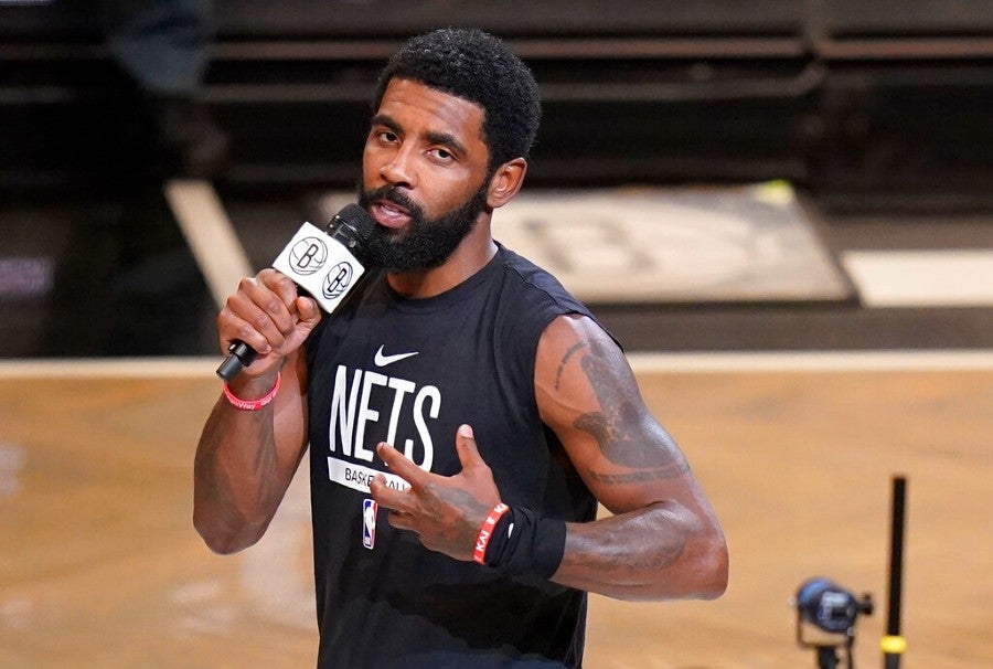 Kyrie Irving fue suspendido por los Nets