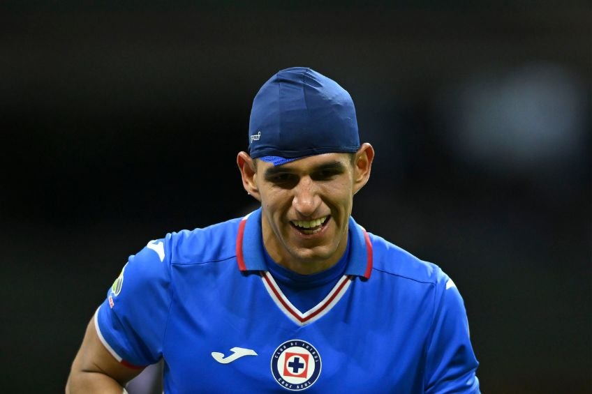 Luis Abram durante un partido de Cruz Azul