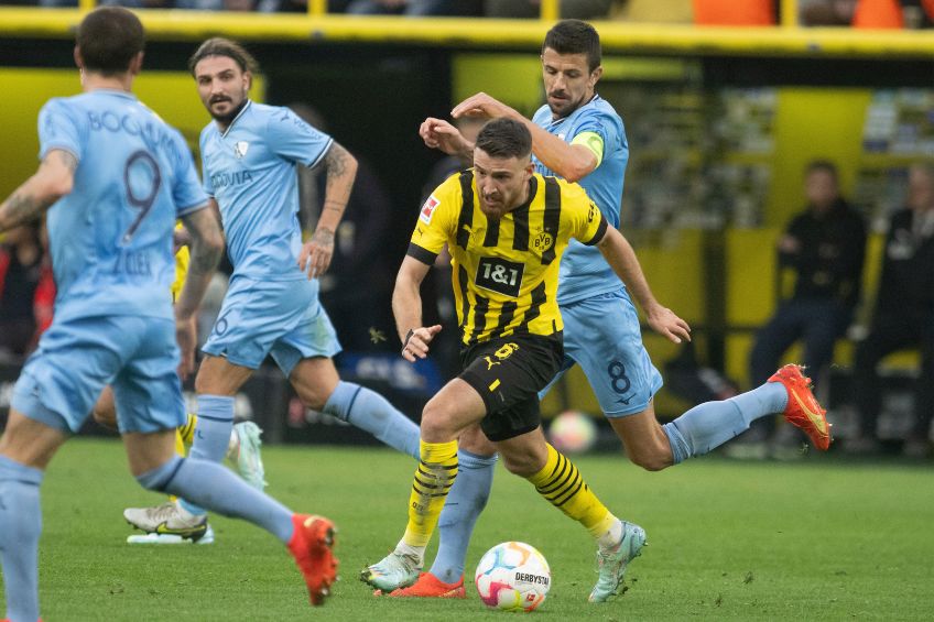 Salih Özcan durante un partido del Borussia Dortmund