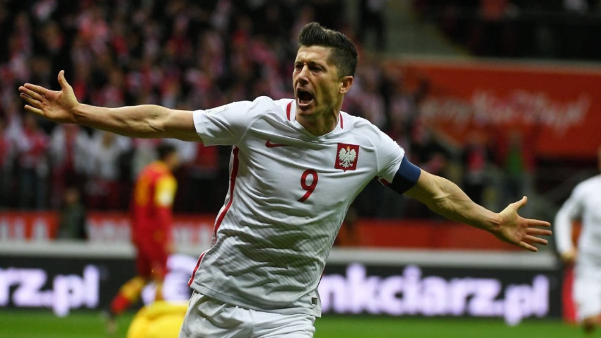 Lewandowski celebrando un gol con Polonia