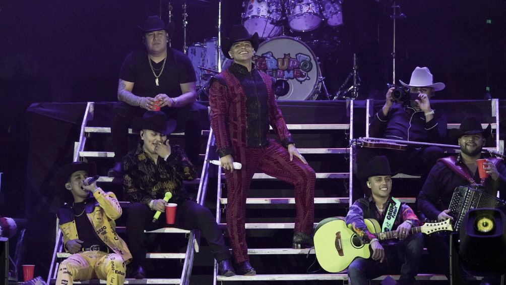 Grupo Firme en su presentación en el Zocalo