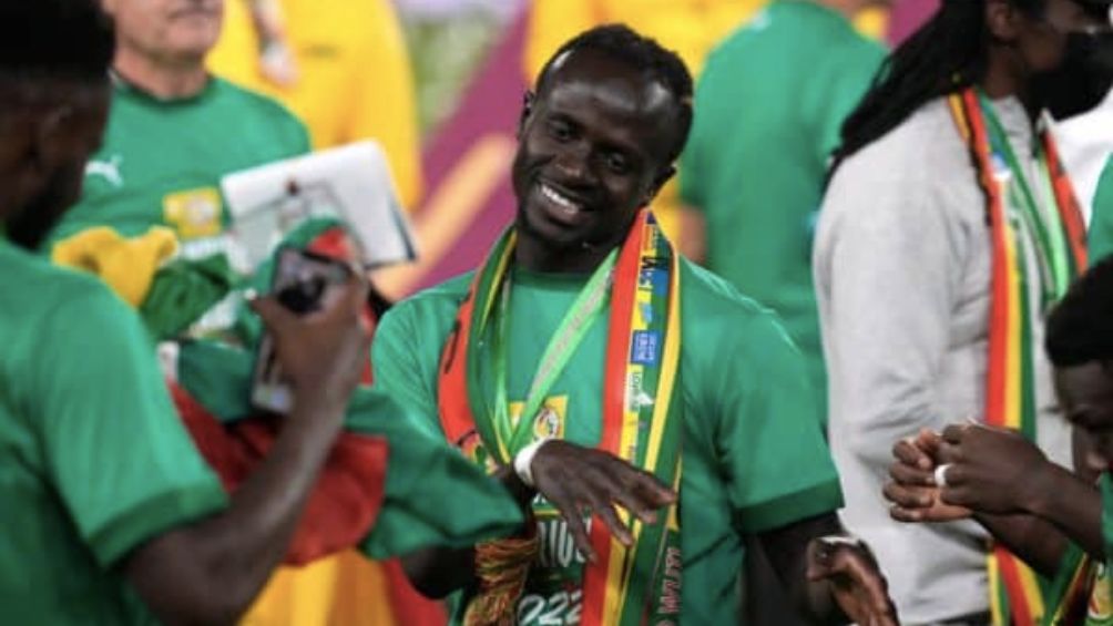 Sané celebrando la Copa Africana