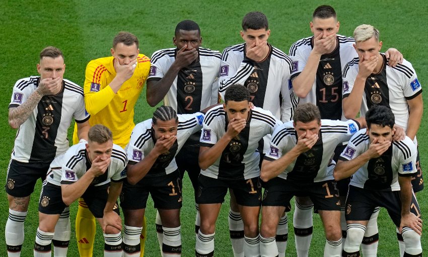 Alemania en protesta contra la FIFA