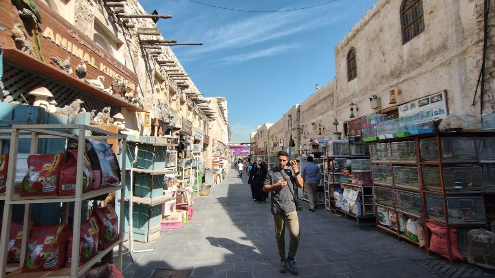 Así se vive un día normal en el Souq Waqif