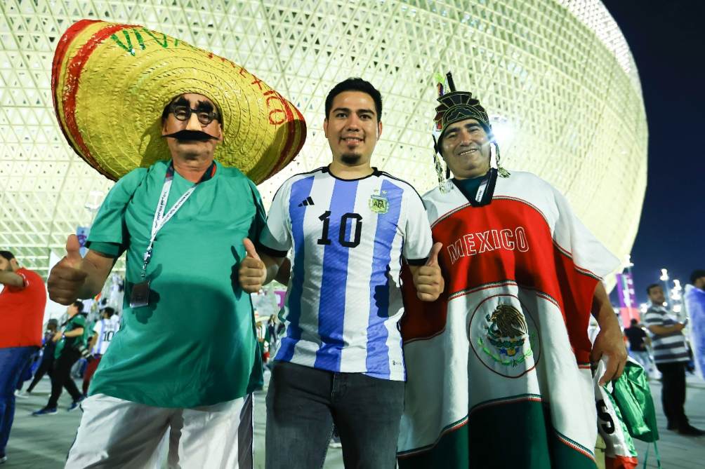 Afición mexicana y argentina previo al juego de la J2