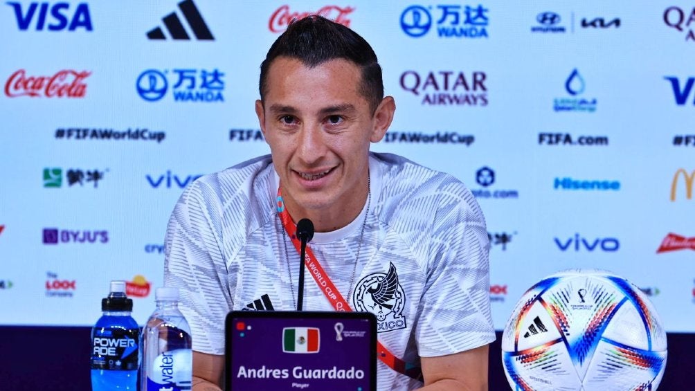 Andrés Guardado en conferencia de prensa