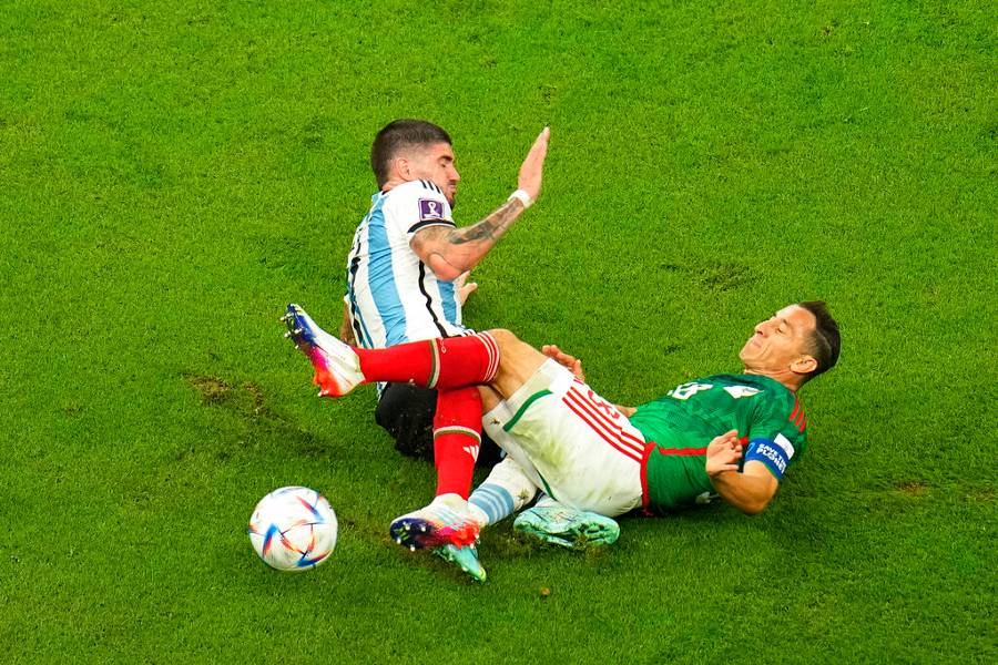 Andrés Guardado en el duelo ante Argentina