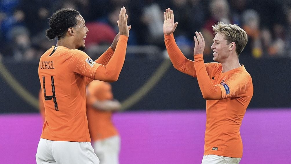 AP De Jong junto a Van Djik