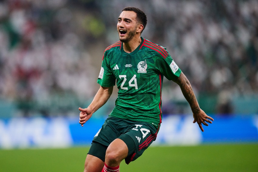 Luis Chávez en celebración de gol en Qatar 2022