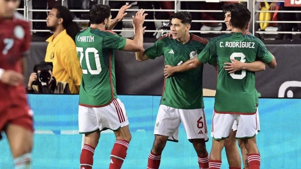 Gerardo celebra gol con el Tricolor