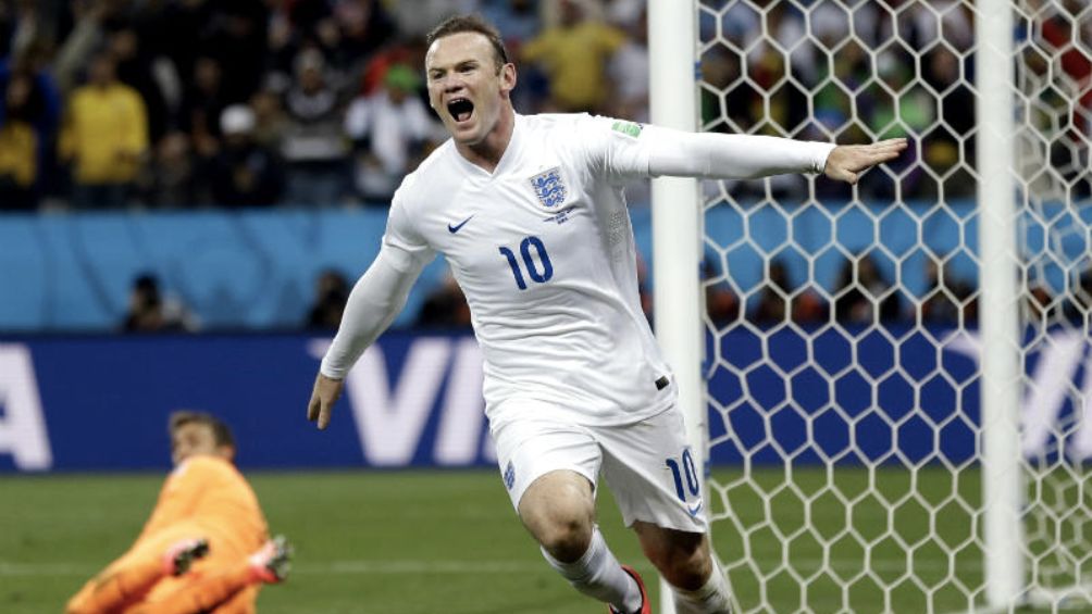 Rooney marcando gol con Inglaterra